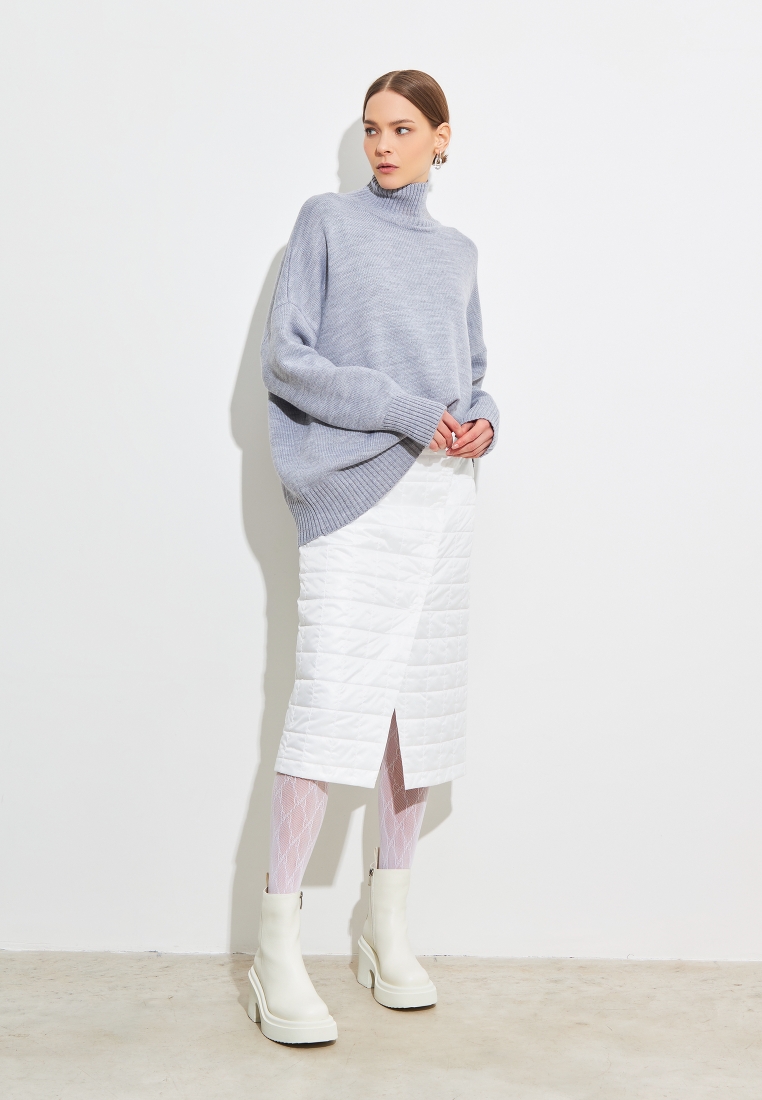 White quilted skirt for the smell